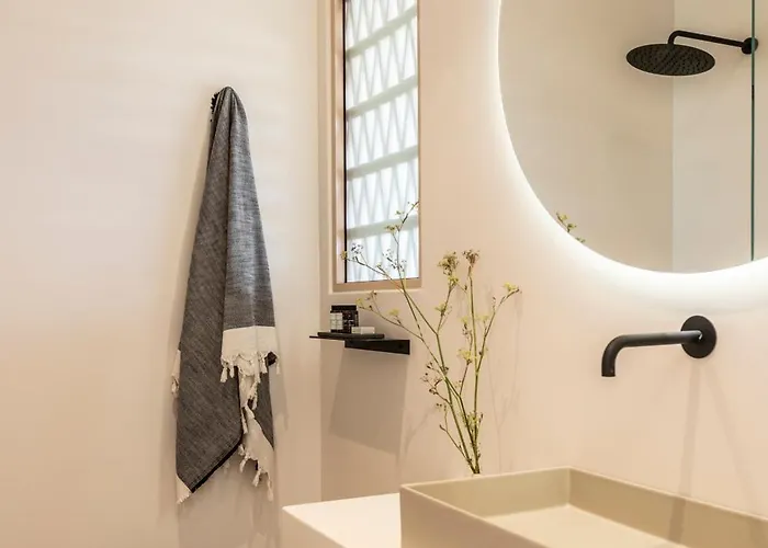 Avertosia Luxury