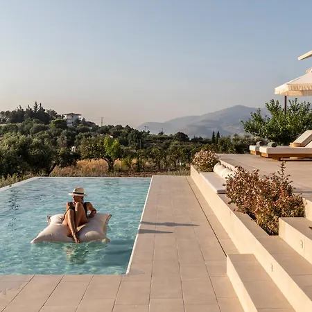 Avertosia Luxury Vilă *